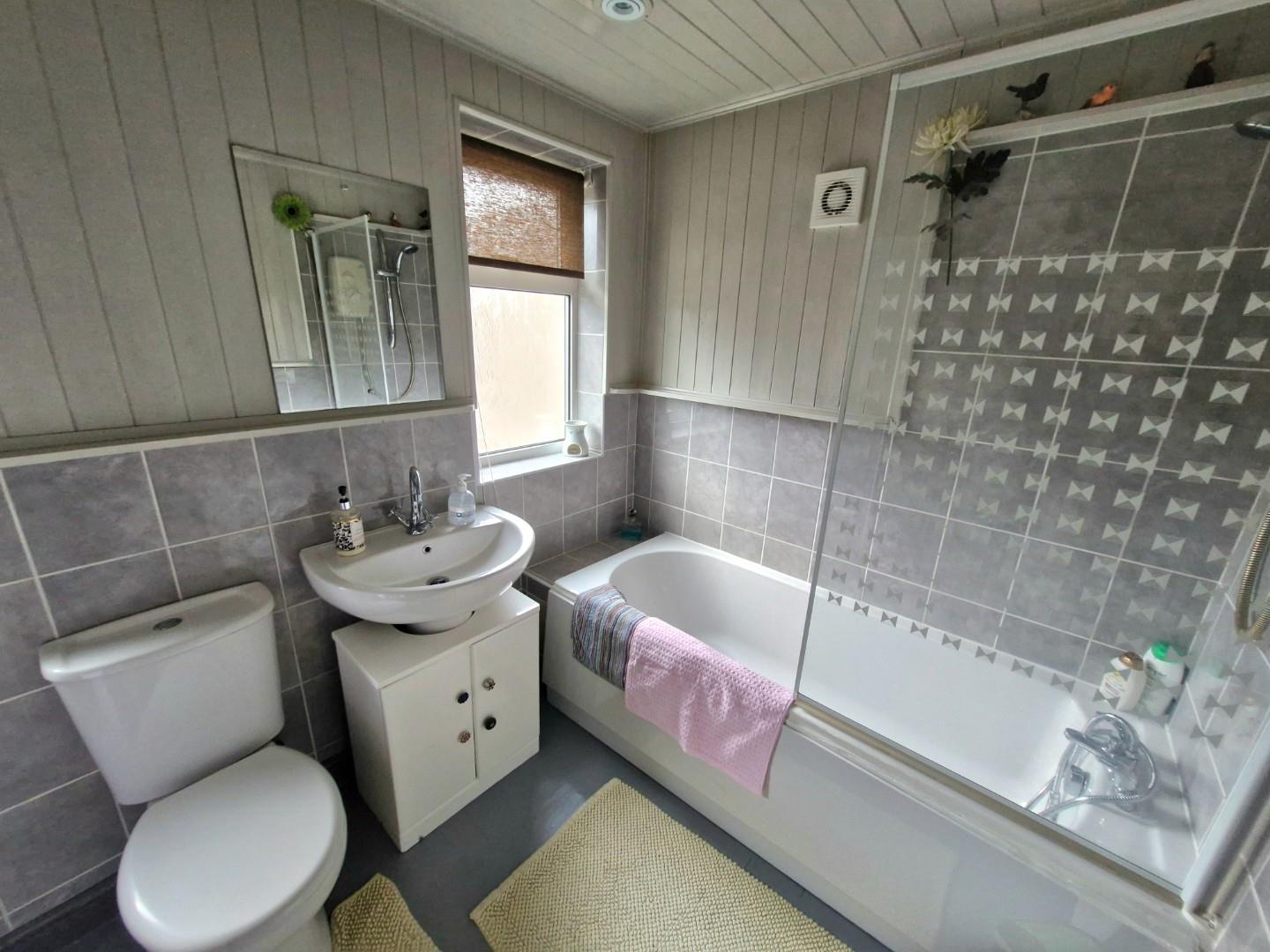 Queen Eleanor Terrace, Far Cotton