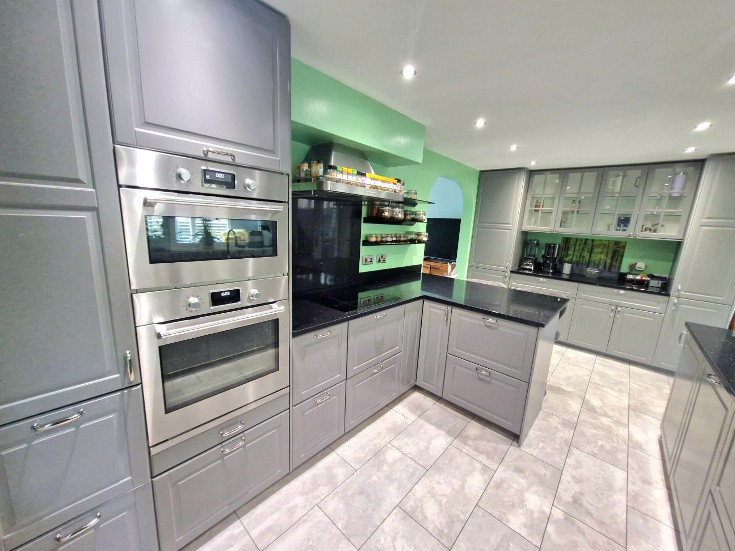 Leah Bank, Sandringham Gardens