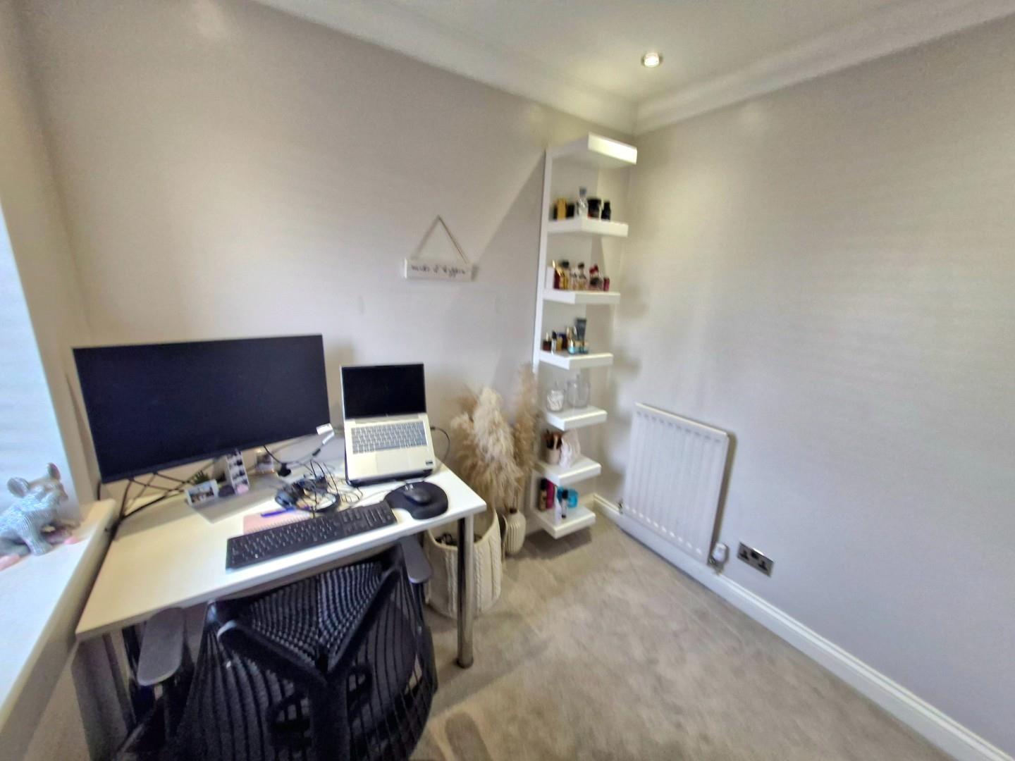 Leah Bank, Sandringham Gardens