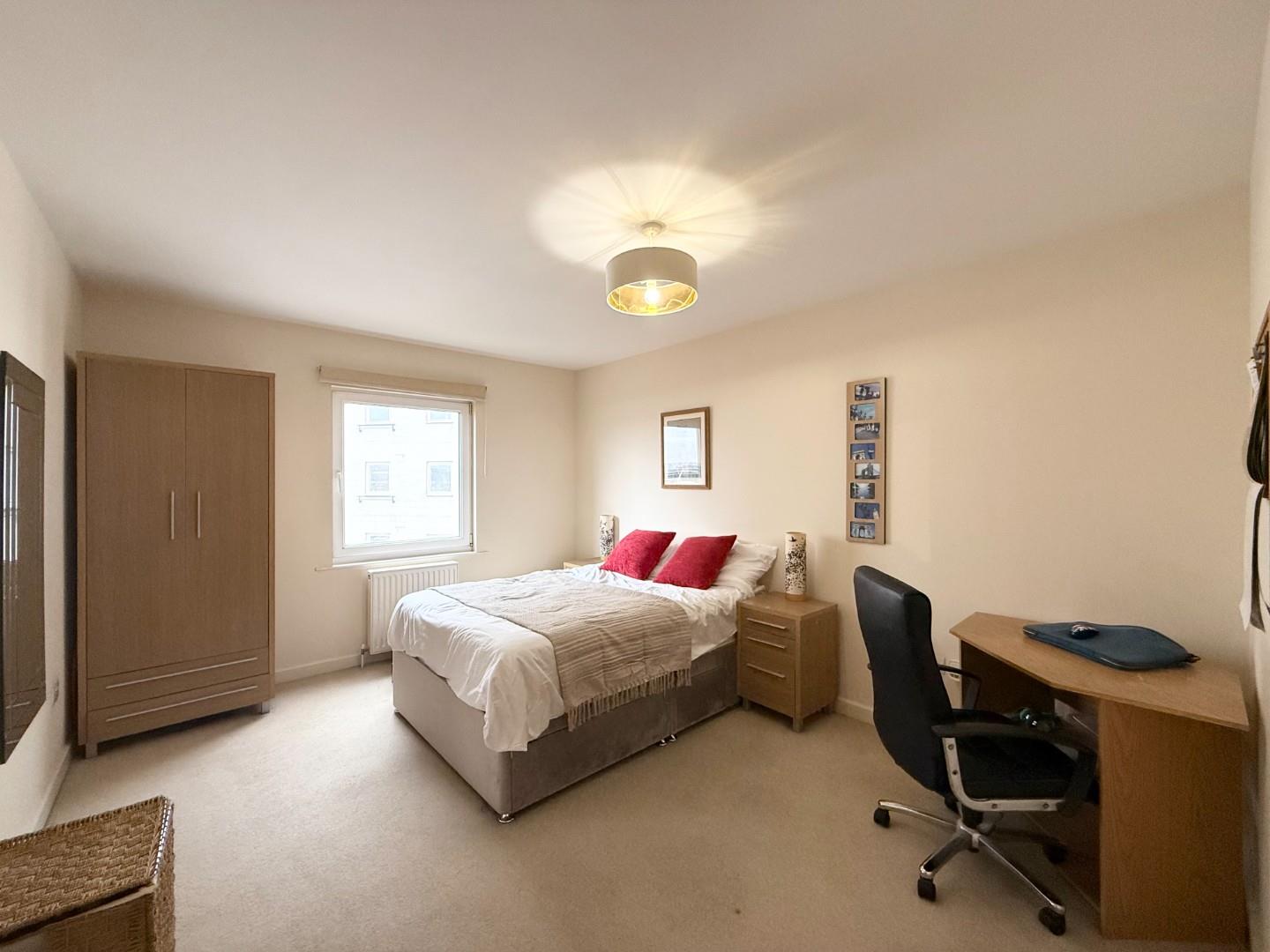 Woolmonger Street, Town Centre