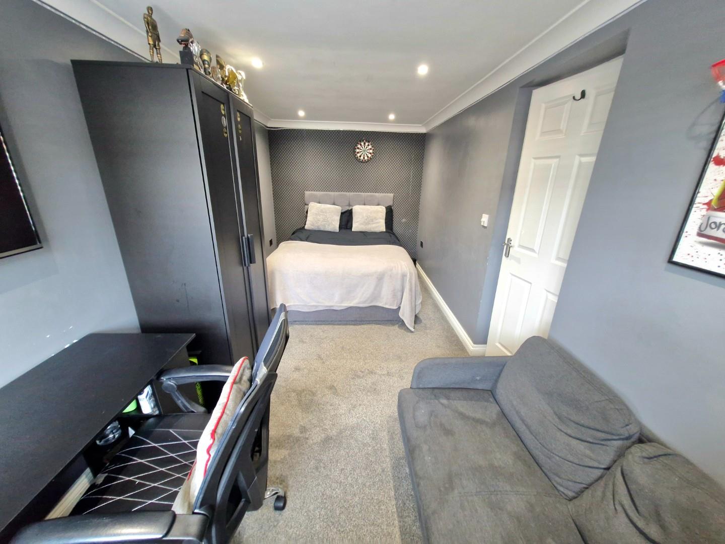 Leah Bank, Sandringham Gardens