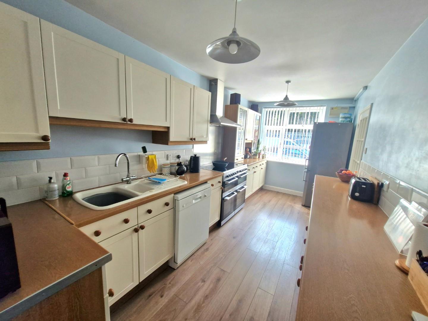 Southfield Avenue, Far Cotton