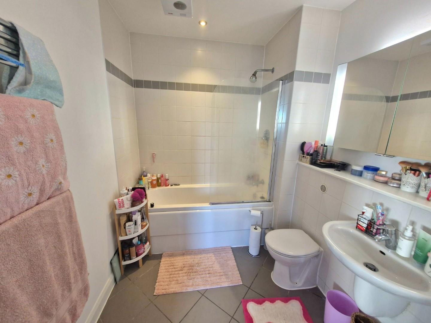 Guildhall Road, Town Centre