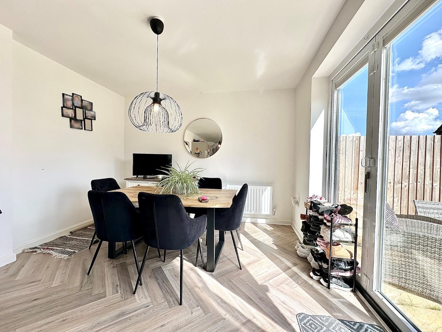 Pitbank Drive, Collingtree Park