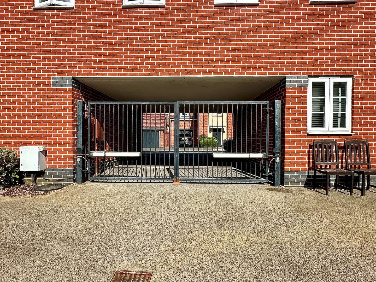 Lockgate Road, Pineham Lock