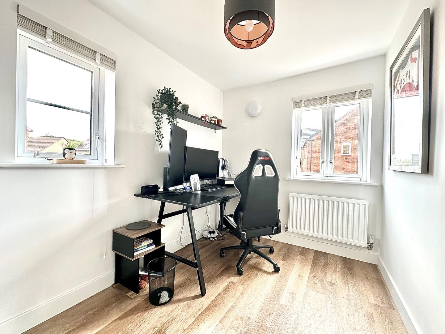 Copperfield Crescent, Collingtree Park