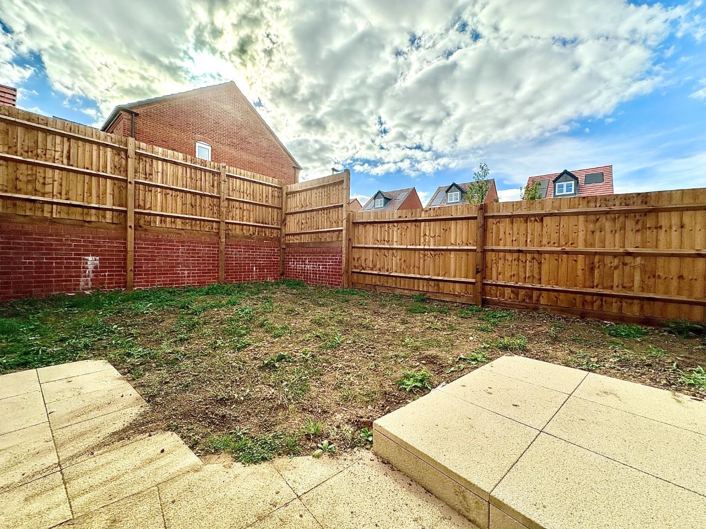 Copperfield Crescent, Collingtree Park