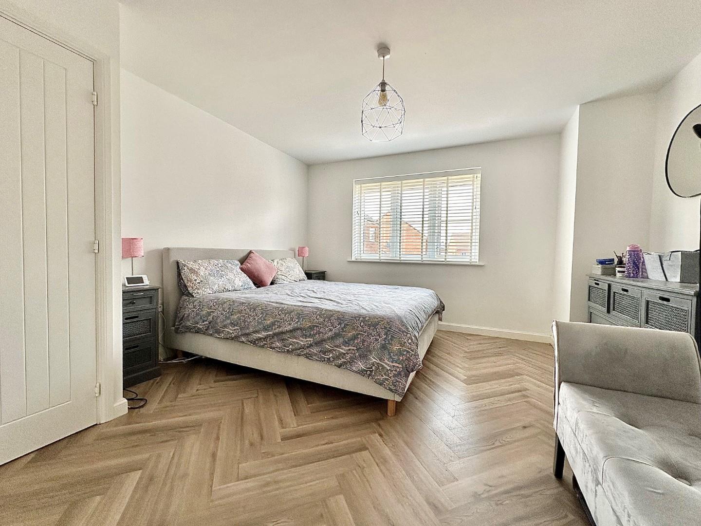 Pitbank Drive, Collingtree Park