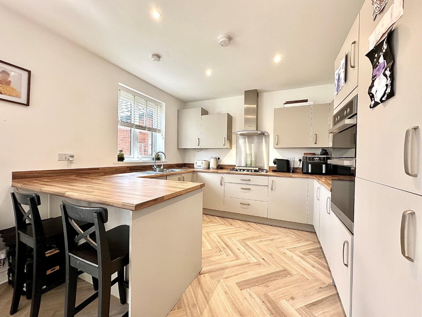 Pitbank Drive, Collingtree Park