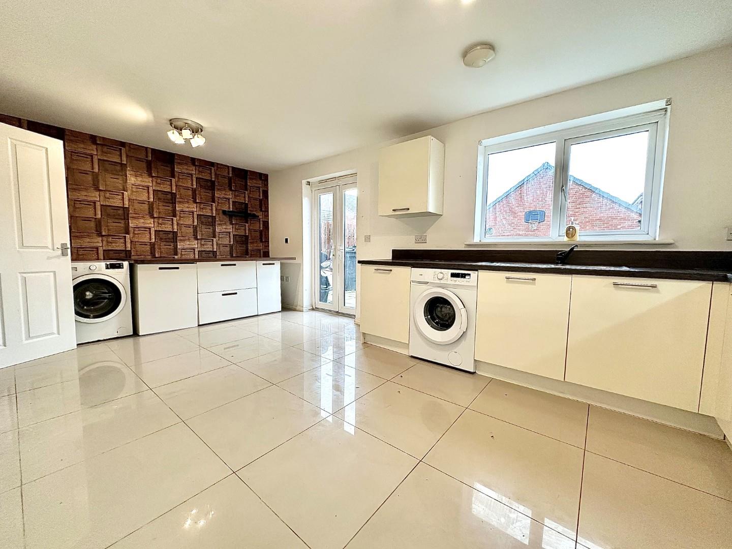 Hawker Way, Pineham Village