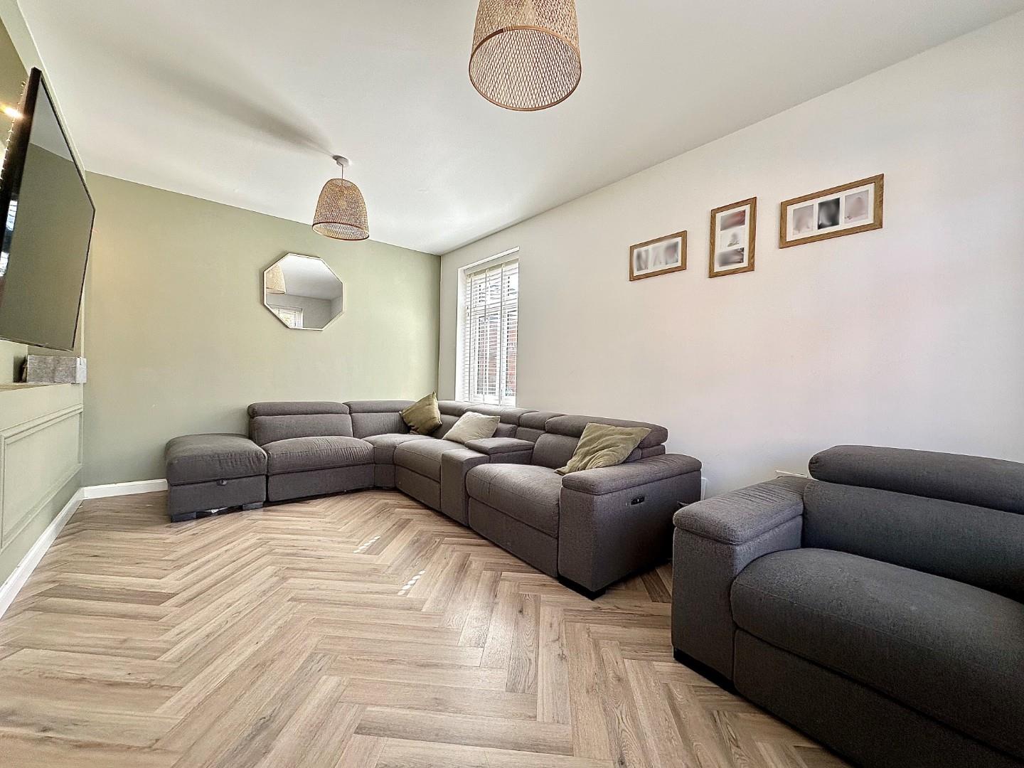 Pitbank Drive, Collingtree Park