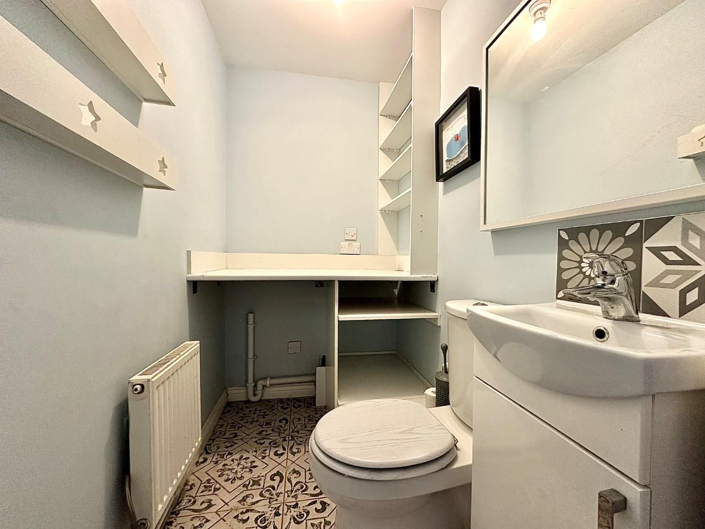 Hawker Way, Pineham Village