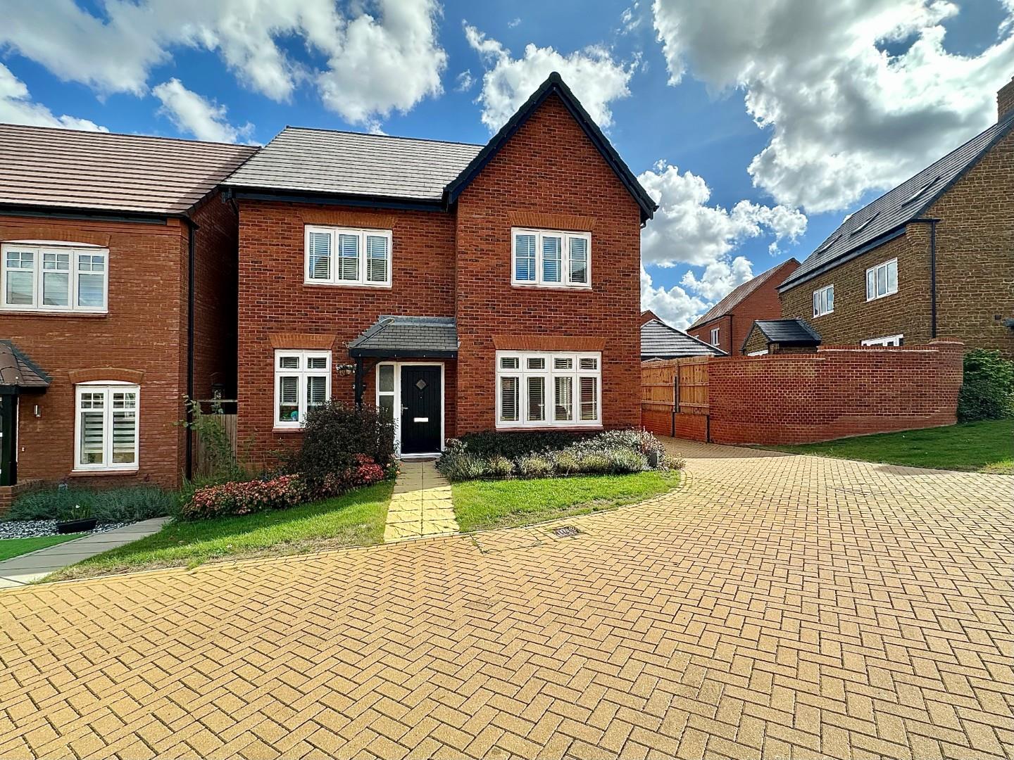 Pitbank Drive, Collingtree Park