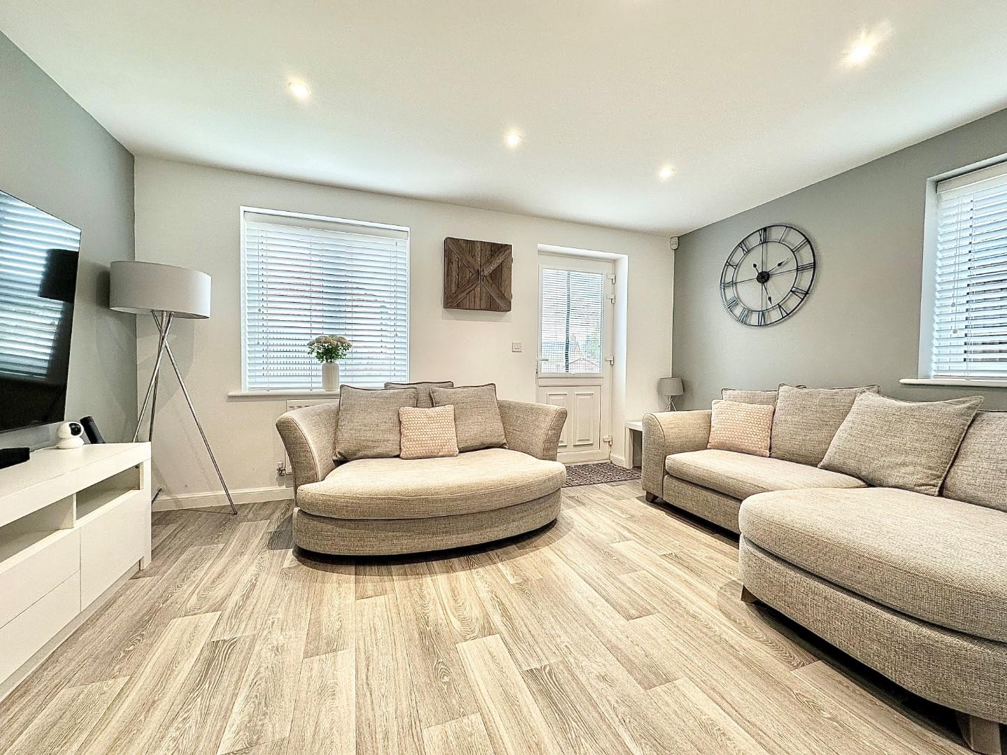 Pitbank Drive, Collingtree Park