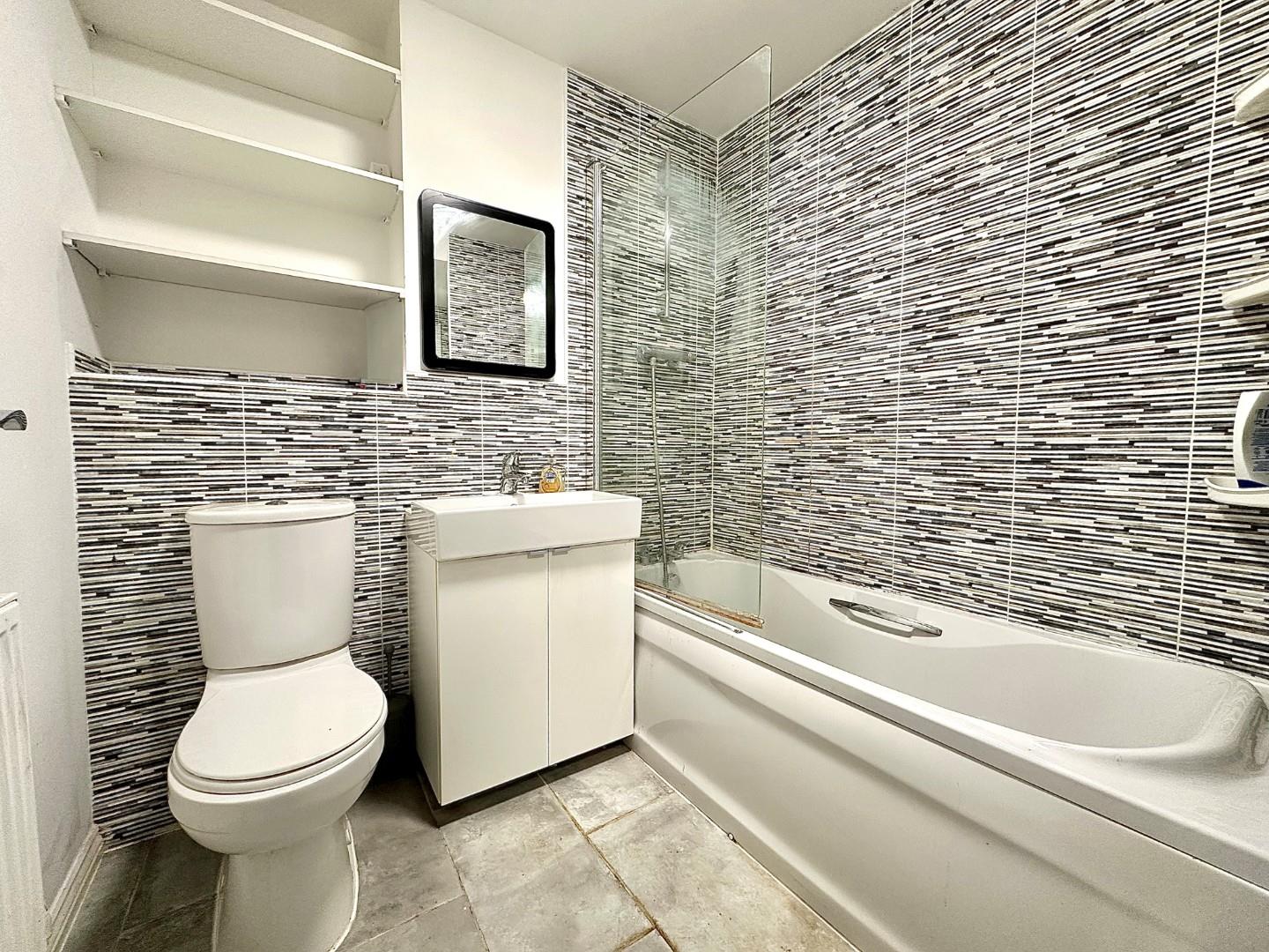 Hawker Way, Pineham Village