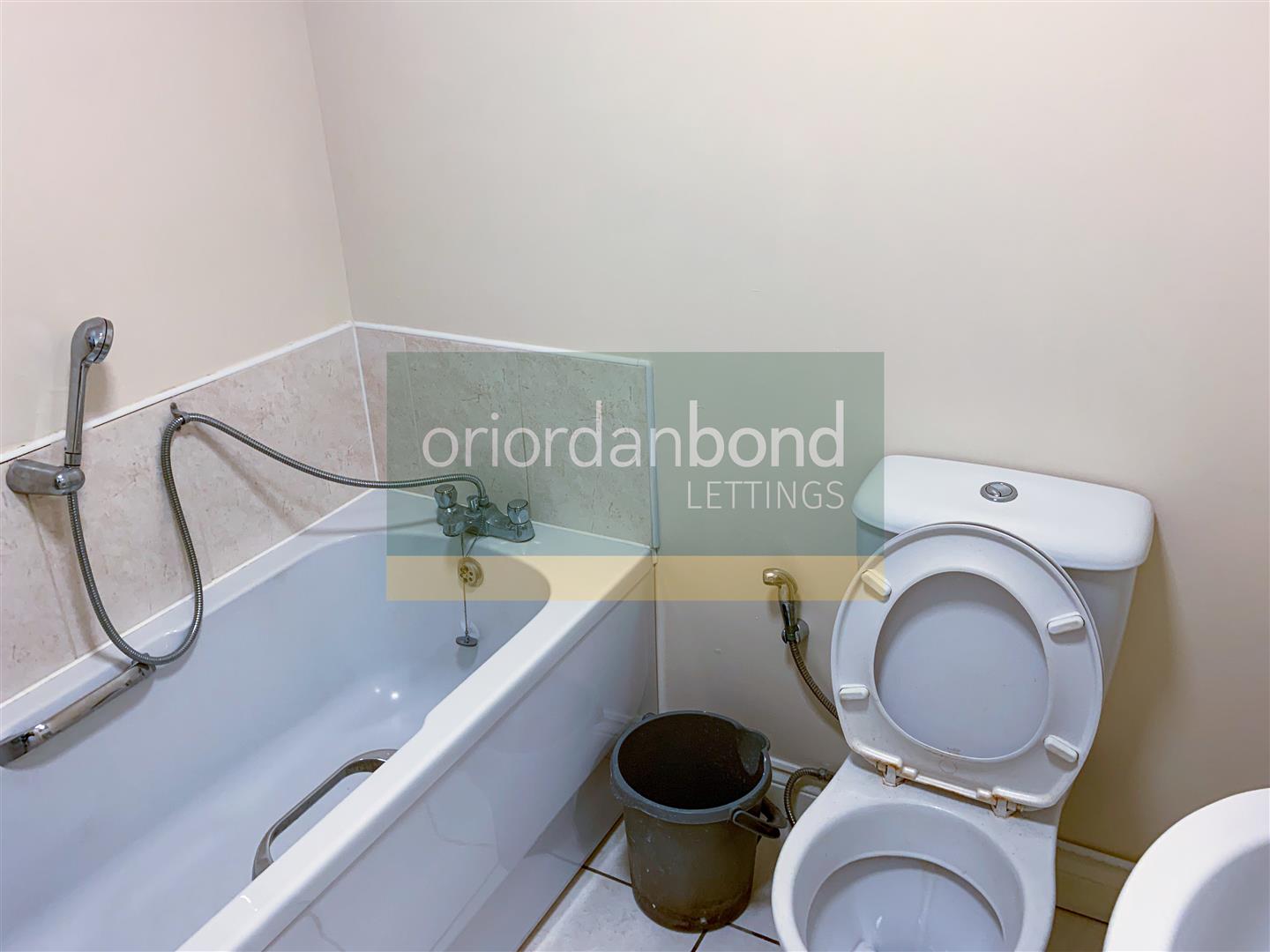 Strathspey Gate, Broughton