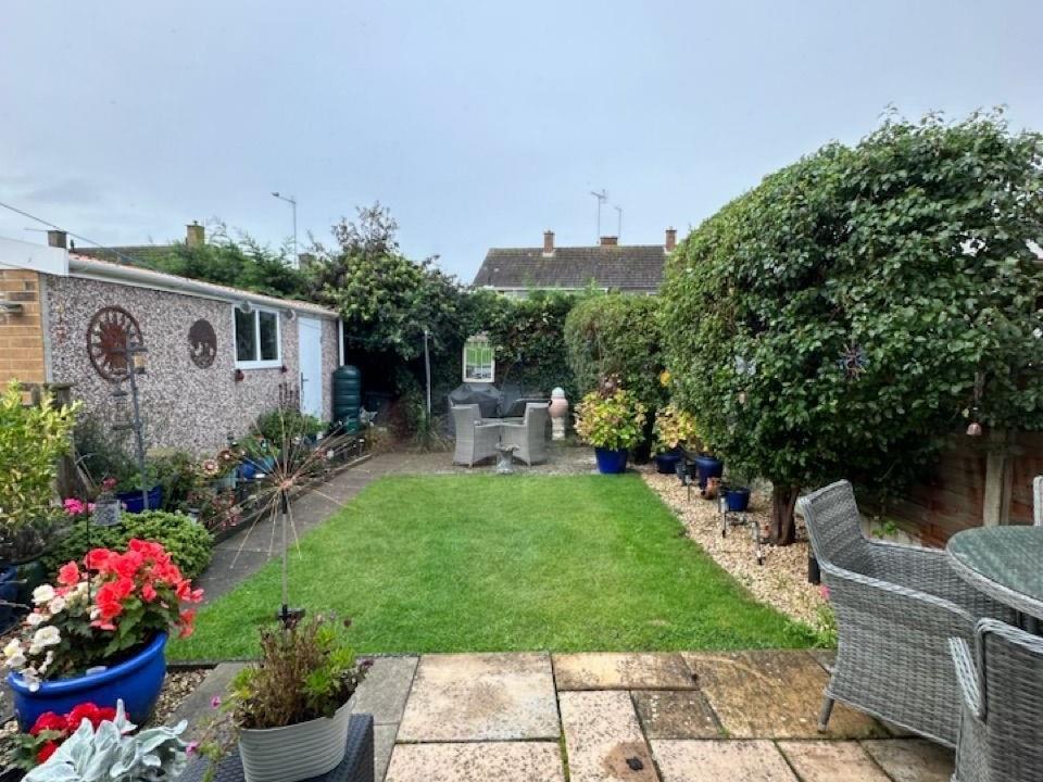 Barker Road, Earls Barton