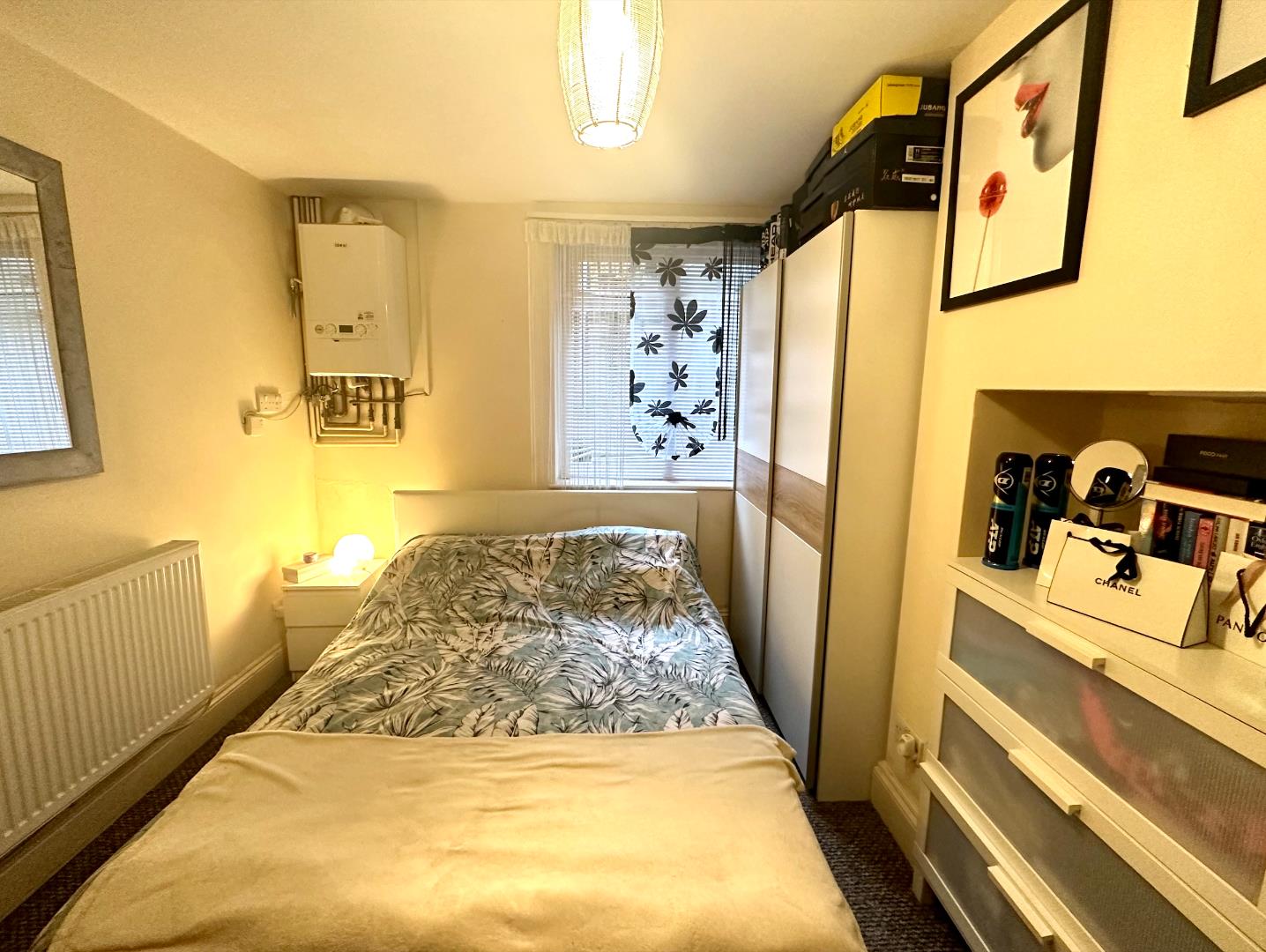 St. Georges Place, Barrack Road