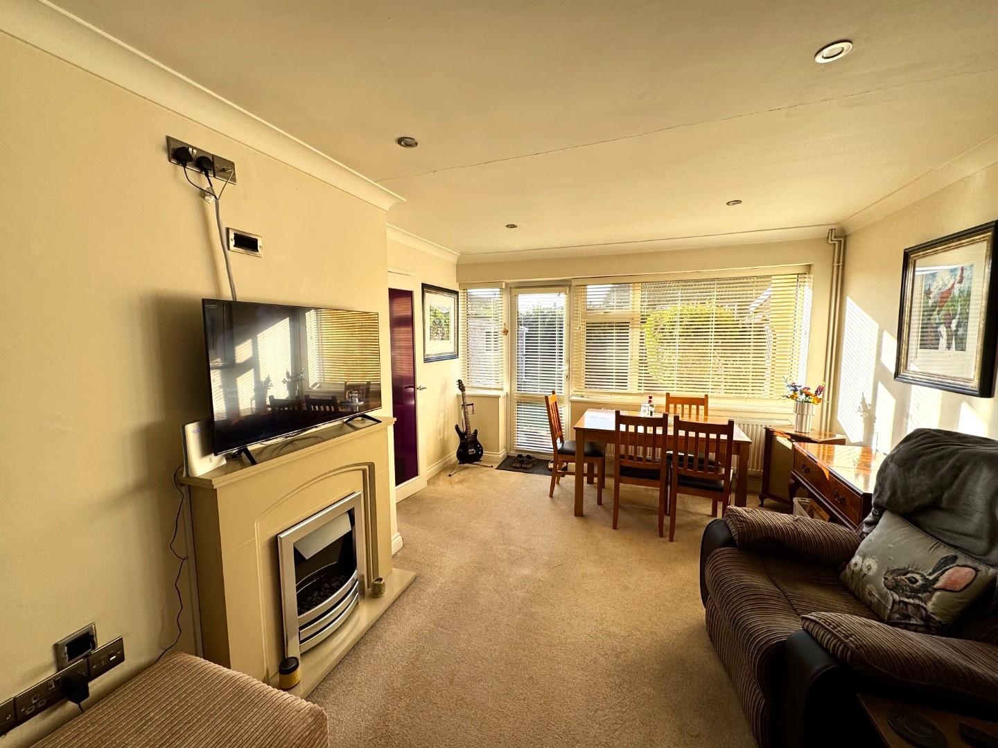 Barker Road, Earls Barton