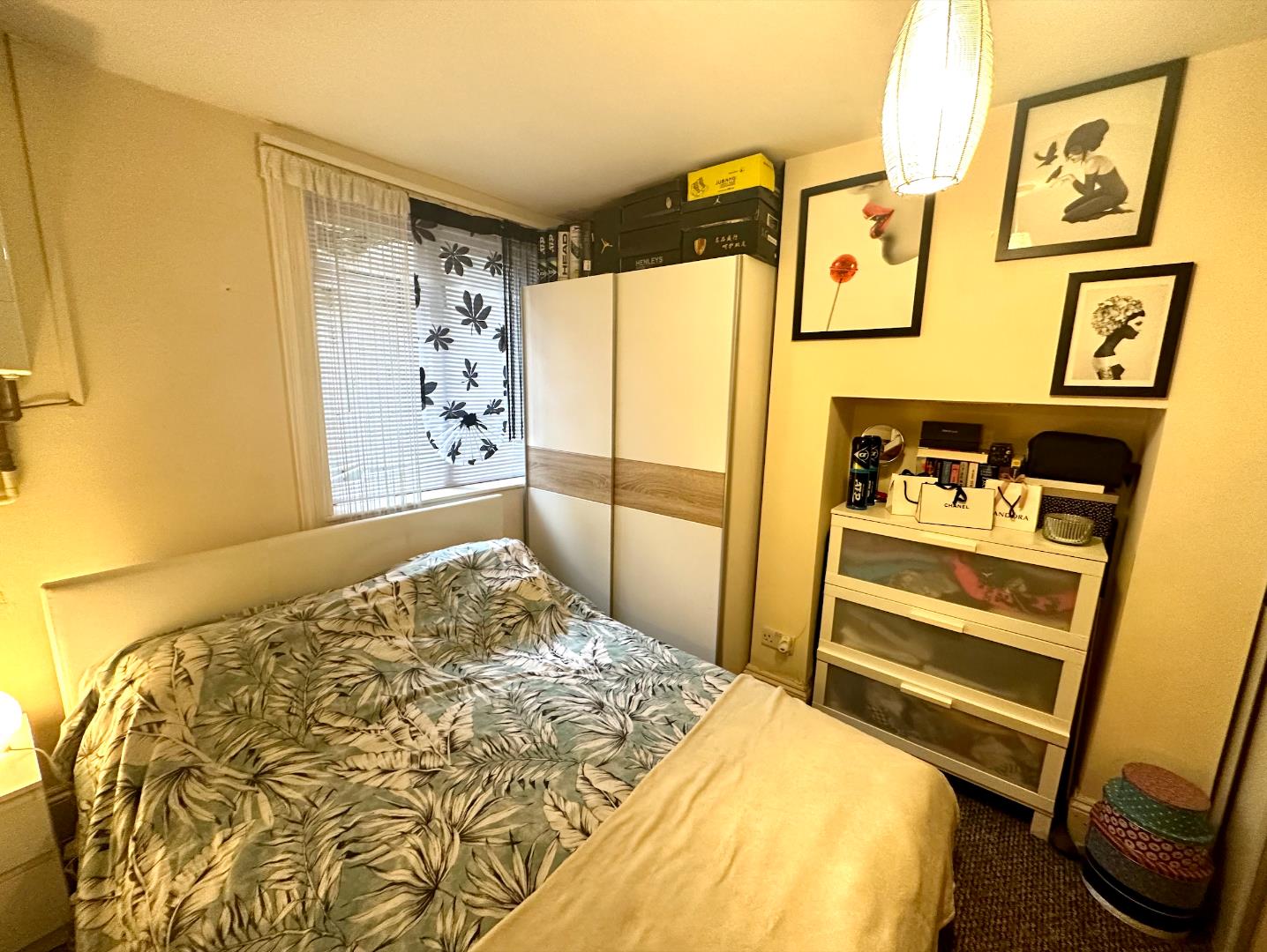 St. Georges Place, Barrack Road