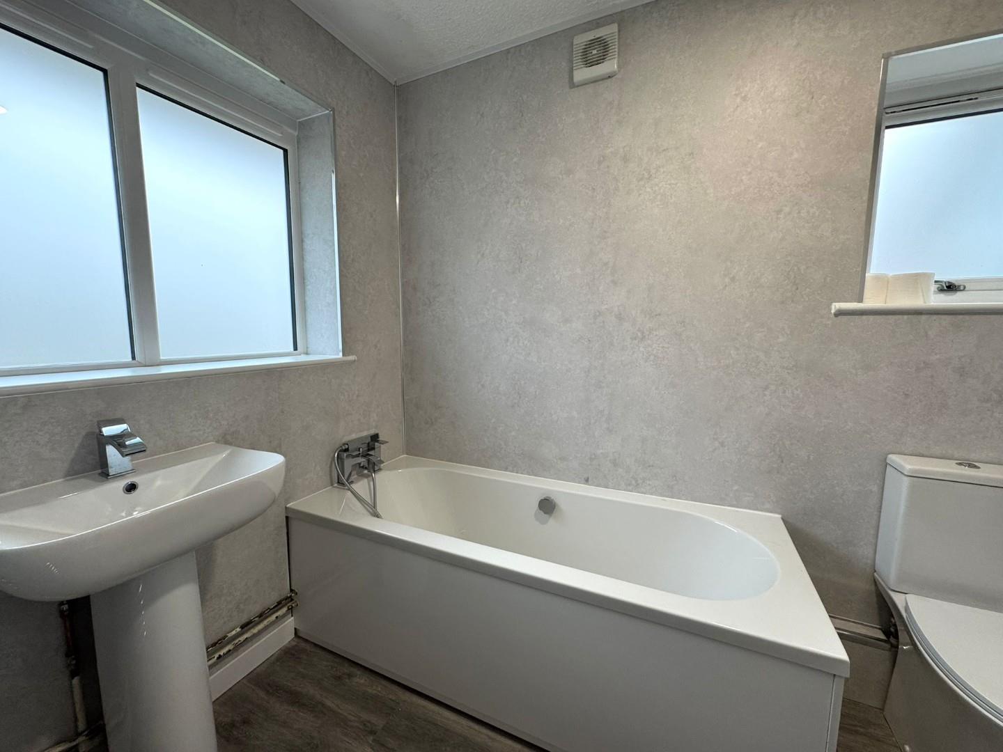 Cotswold Avenue, Duston