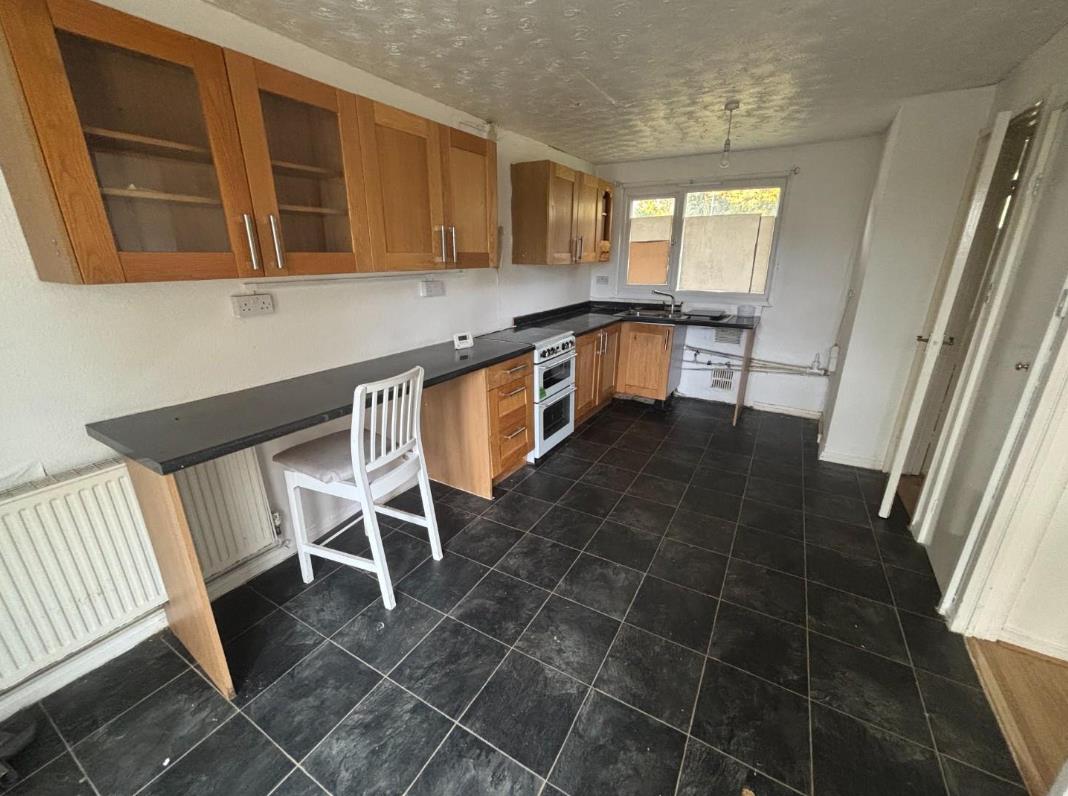 Logwell Court, Standens Barn