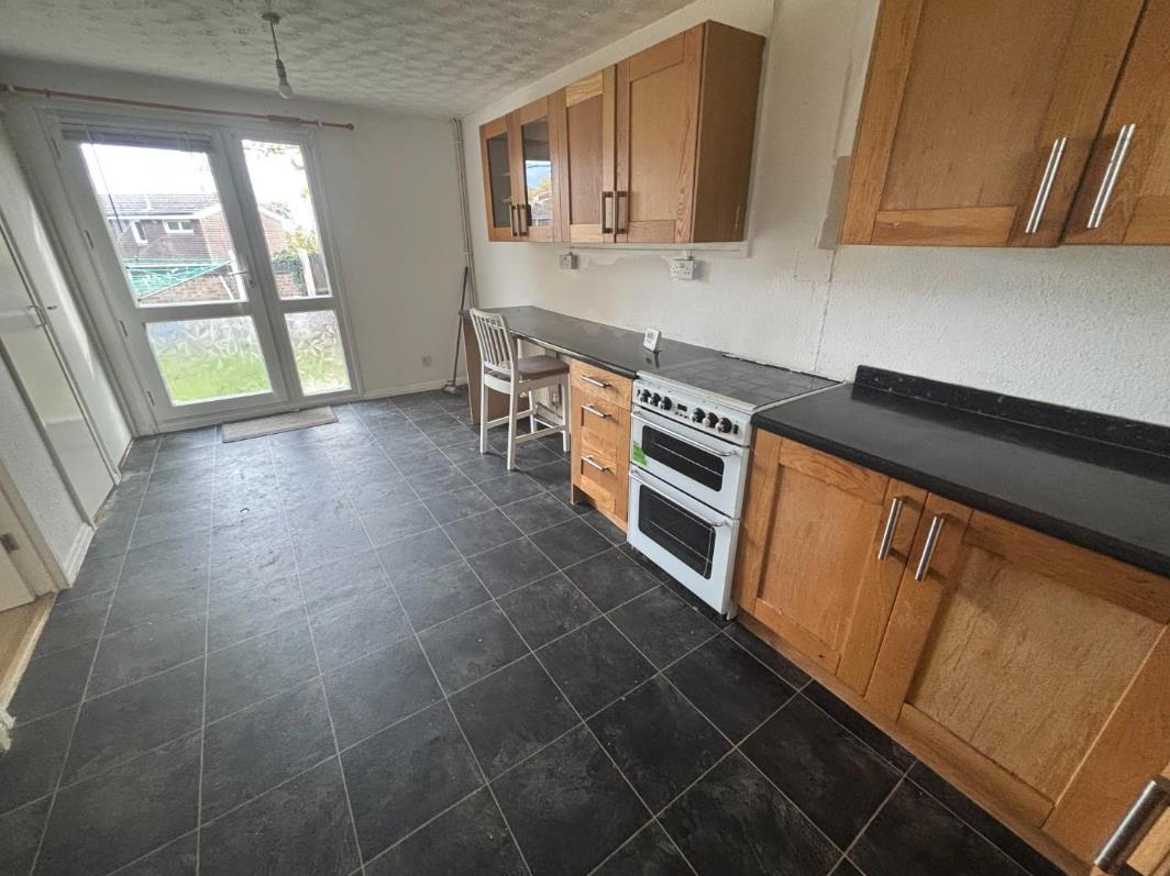 Logwell Court, Standens Barn