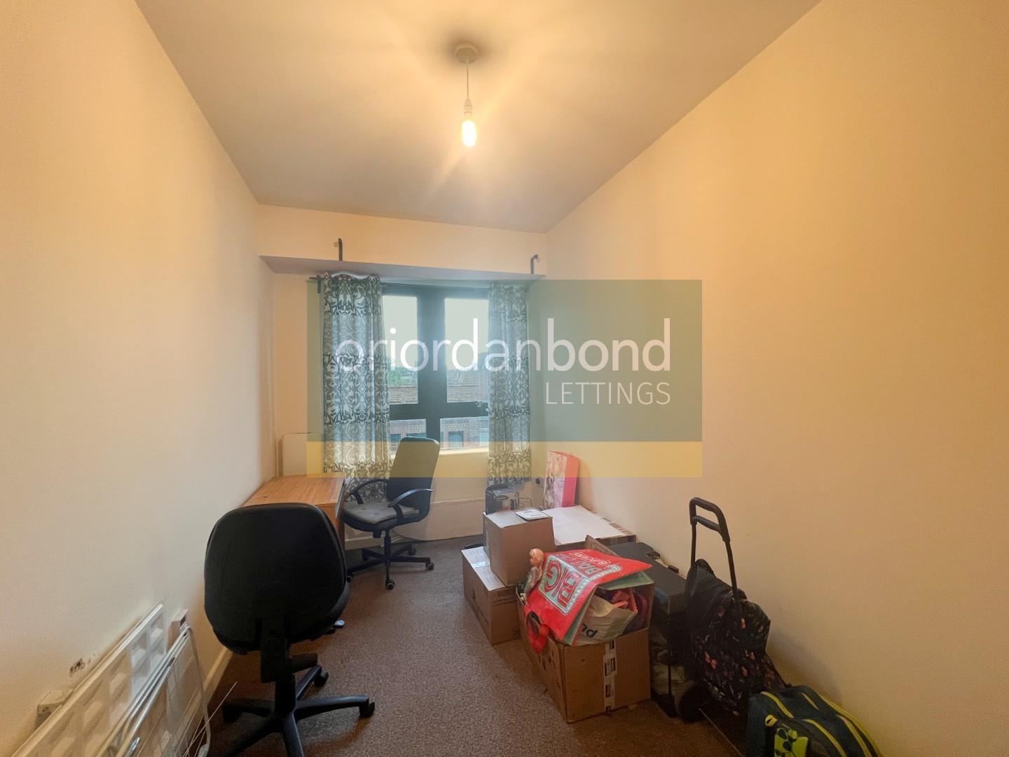 St Edmunds Road, Town Centre