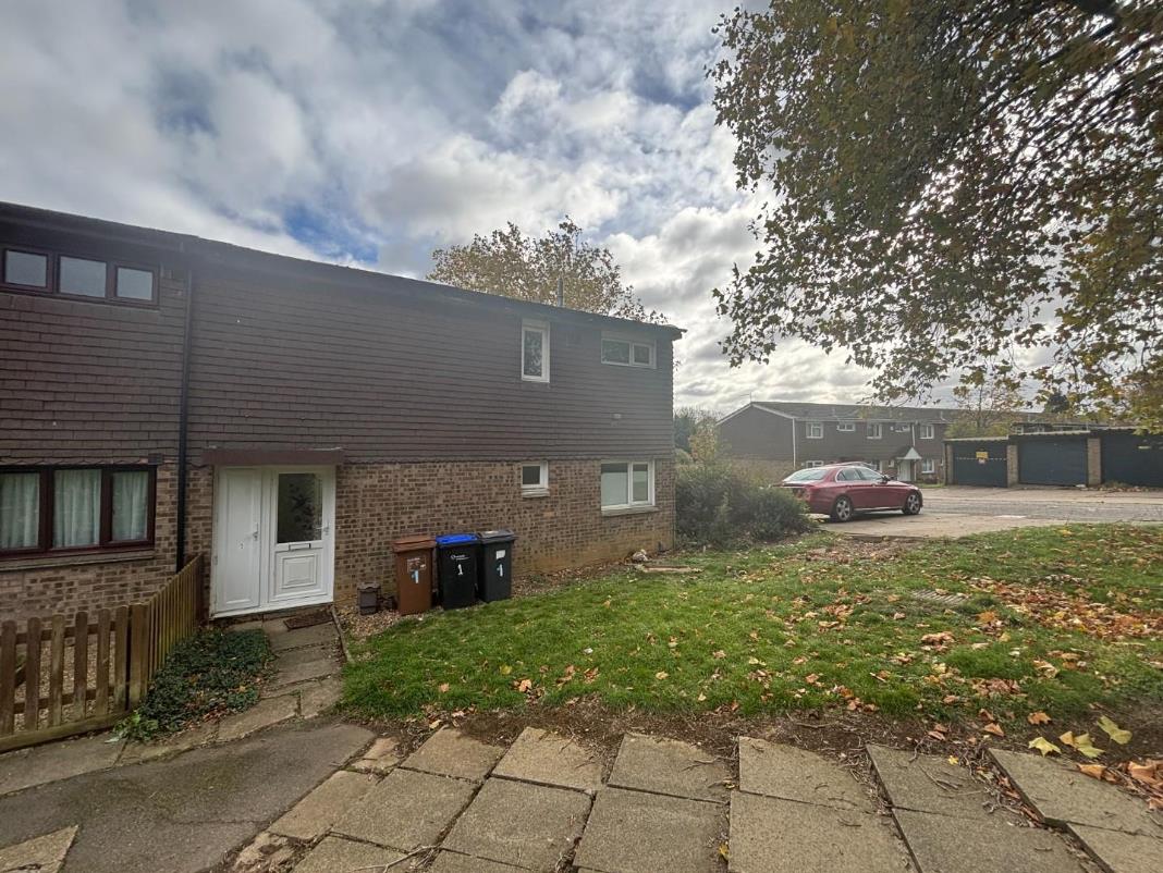 Logwell Court, Standens Barn