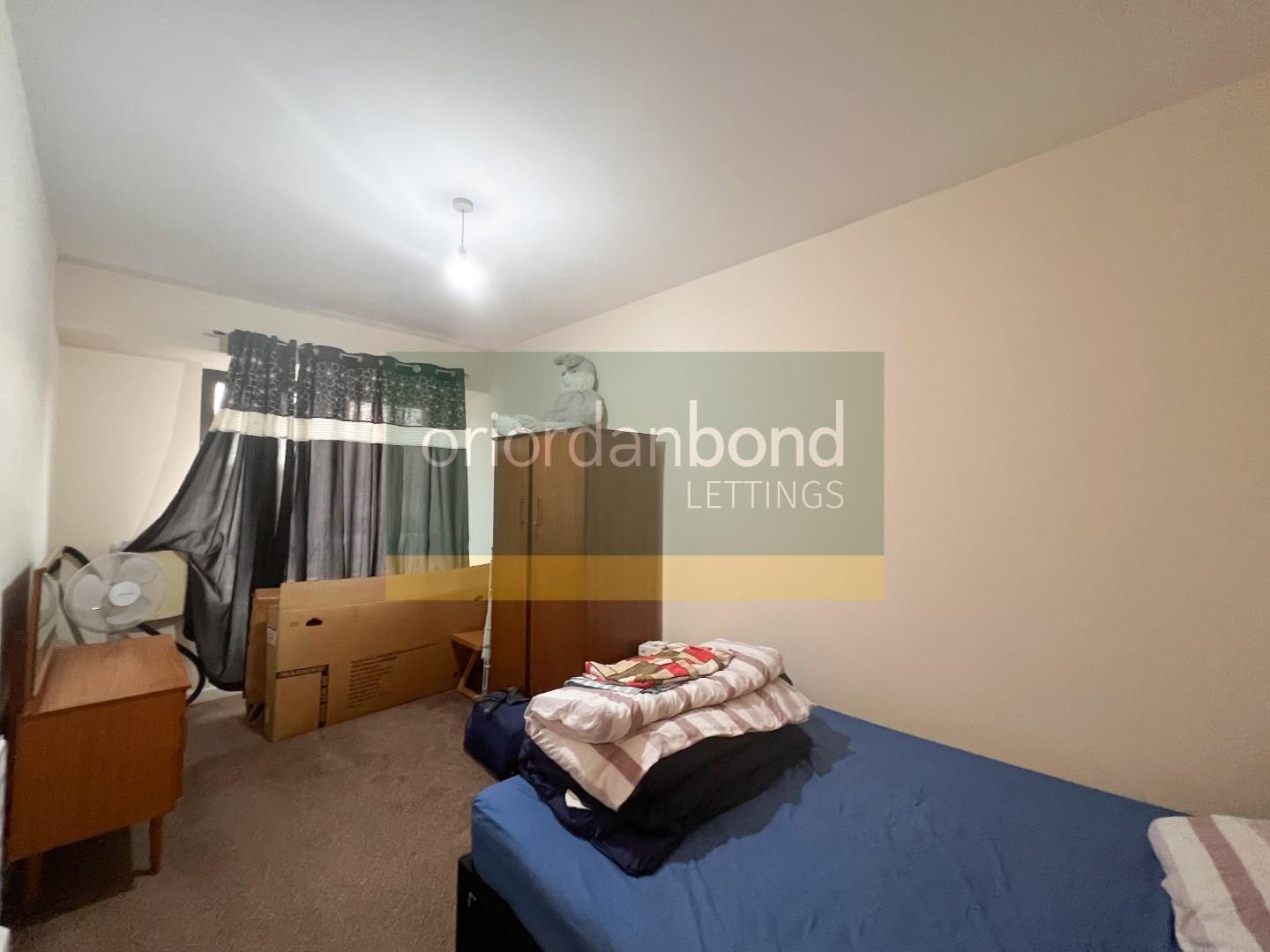 St Edmunds Road, Town Centre