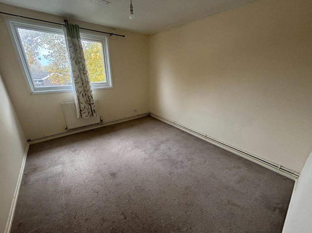 Logwell Court, Standens Barn