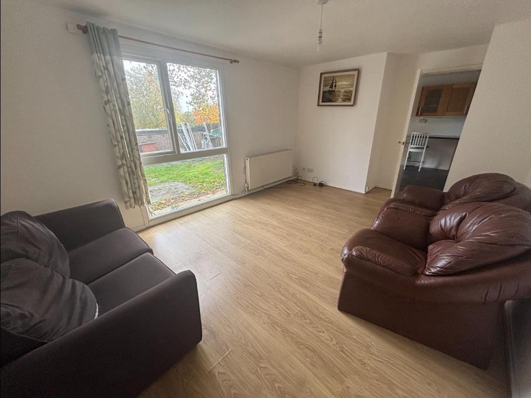 Logwell Court, Standens Barn