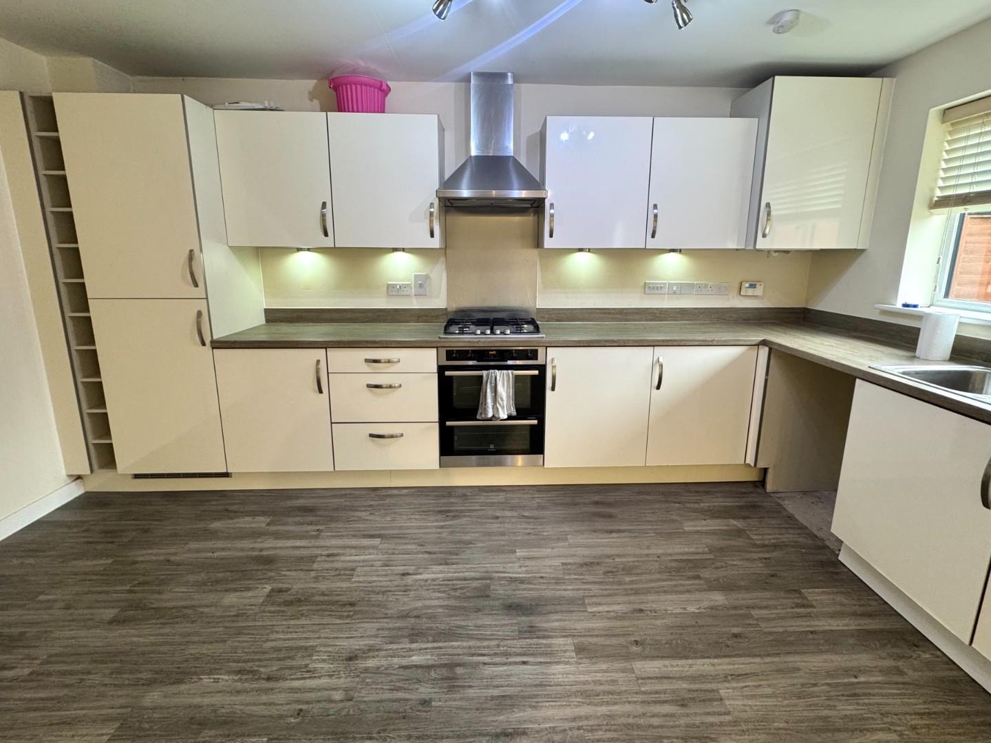 Kent Crescent, St. Crispin