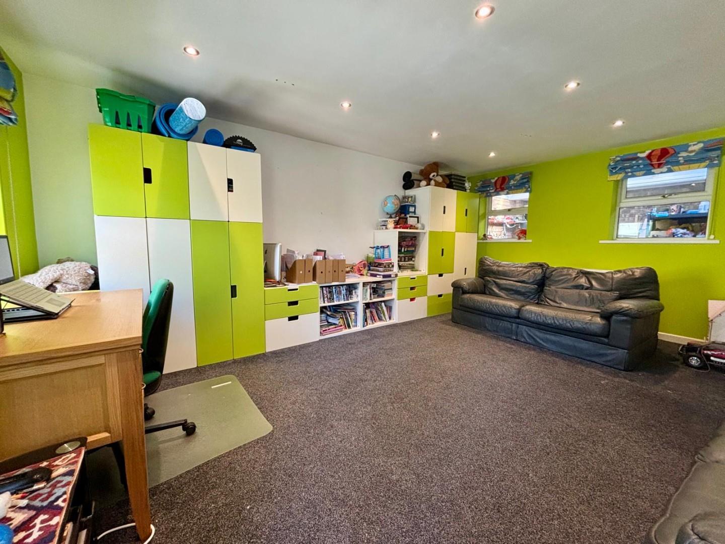 Thorburn Road, Weston Favell Village