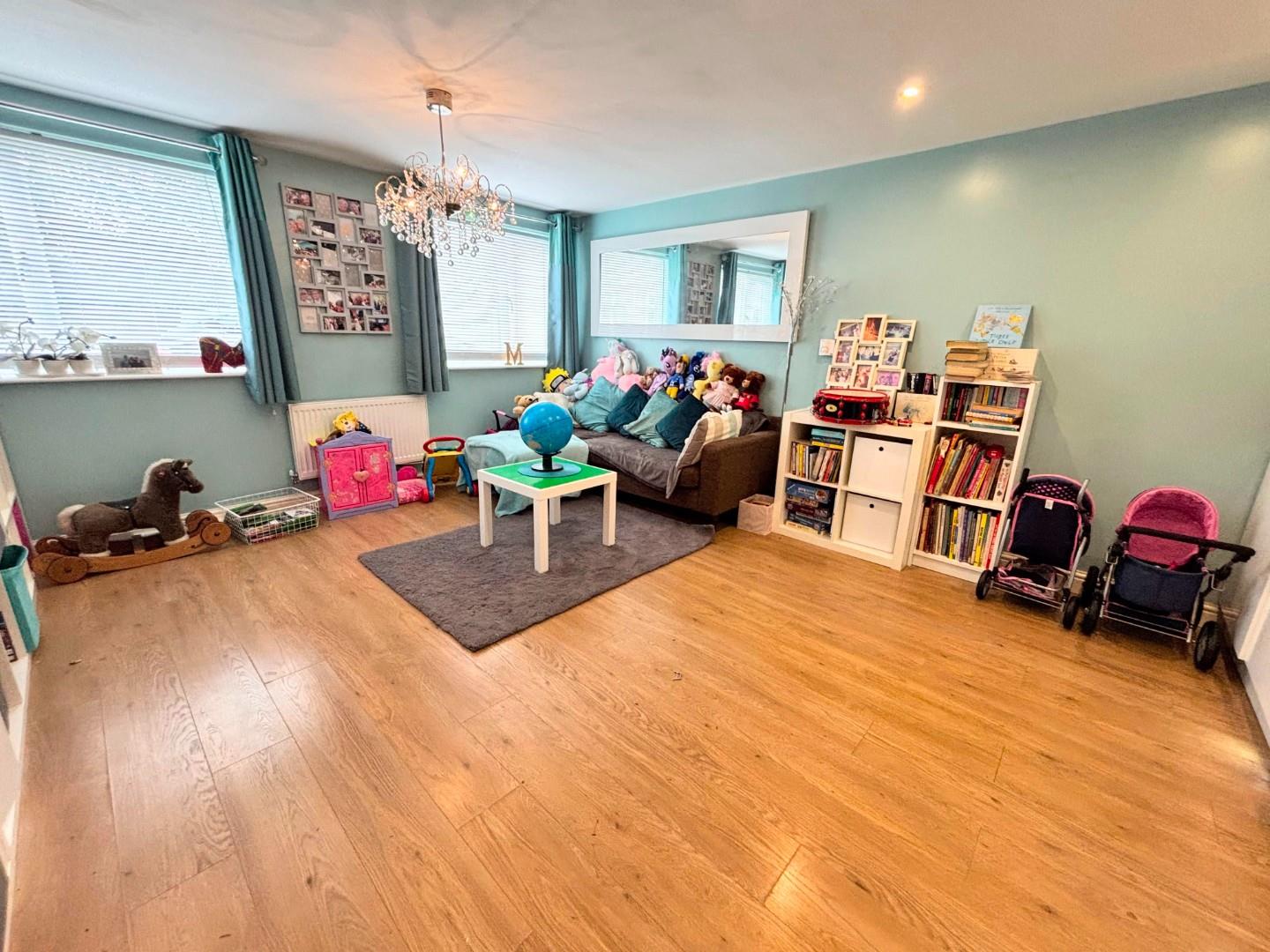 Chestnut Avenue, Wootton Village