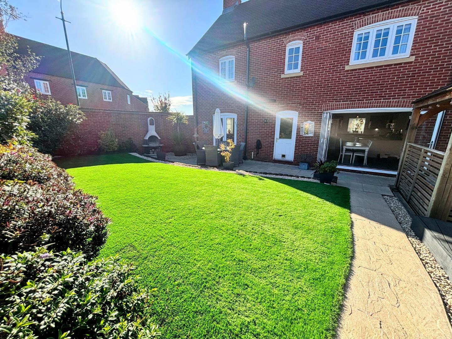 Clover Lane, Wootton Fields