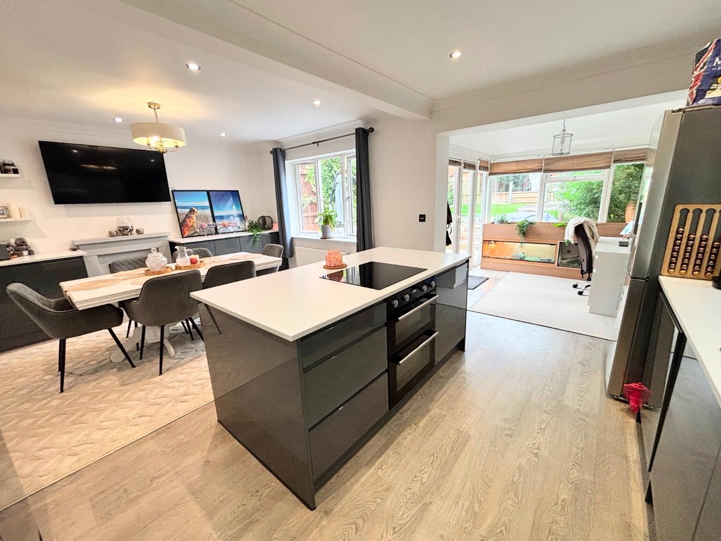 Farmers Close, Wootton Fields