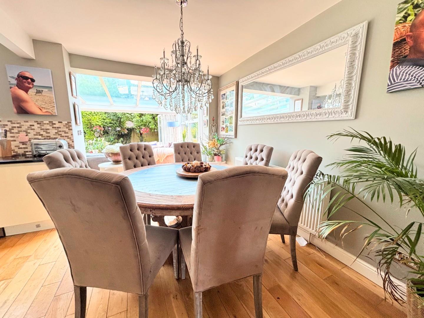 Chestnut Avenue, Wootton Village