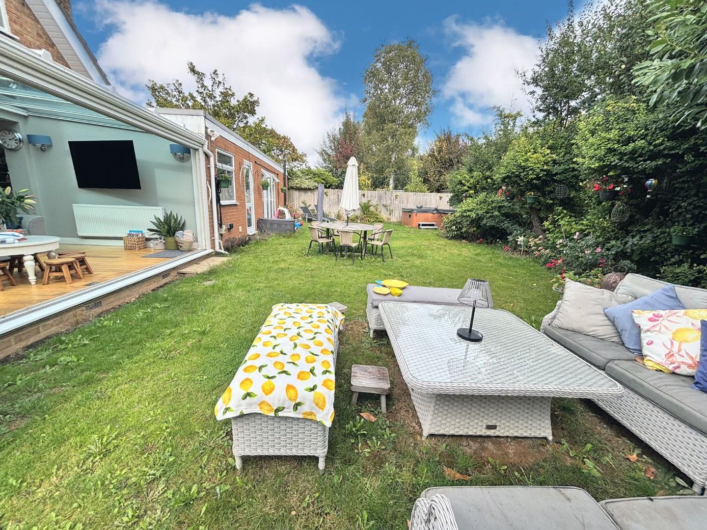 Chestnut Avenue, Wootton Village