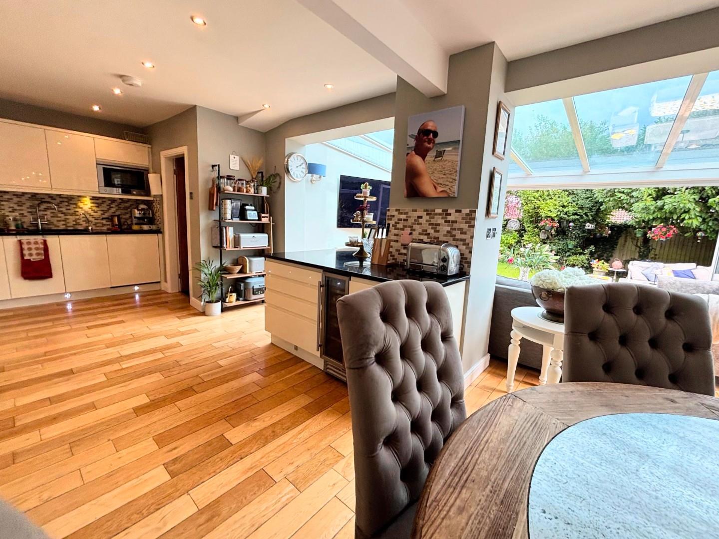 Chestnut Avenue, Wootton Village