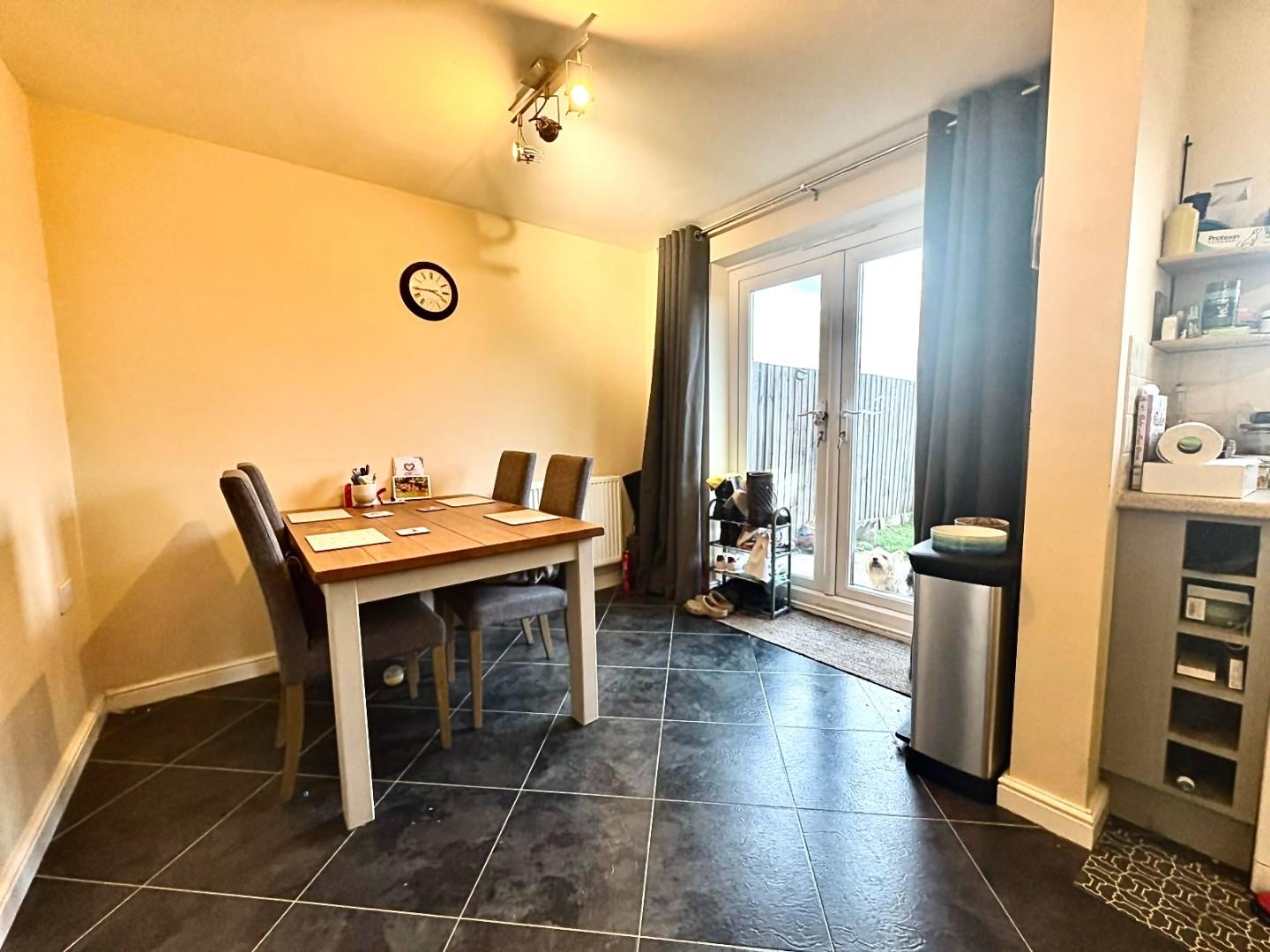 Robinson Way, Wootton Fields