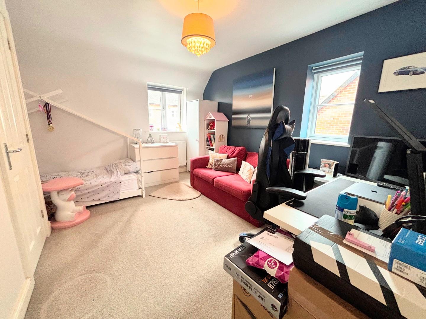 Clover Lane, Wootton