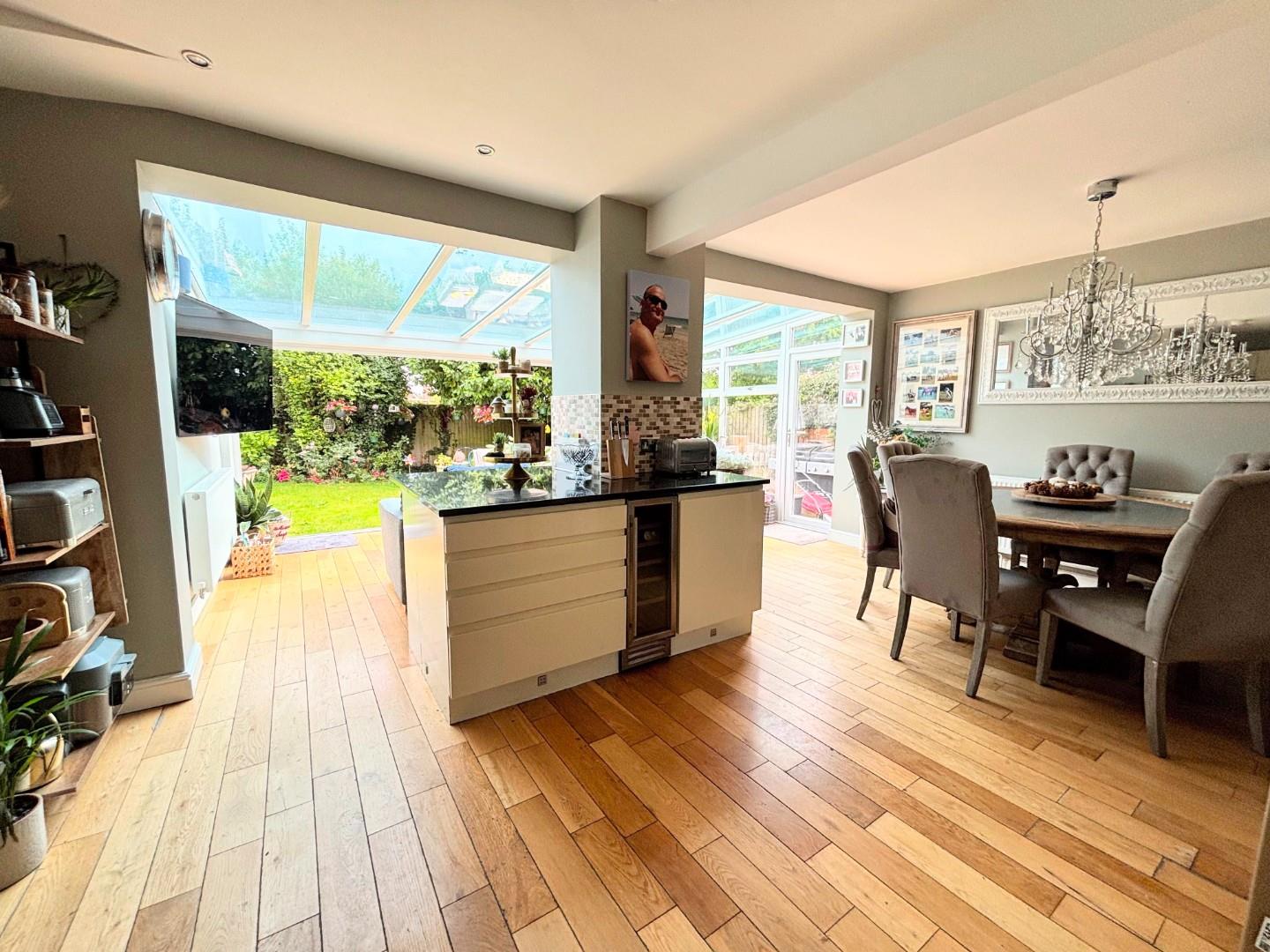 Chestnut Avenue, Wootton Village