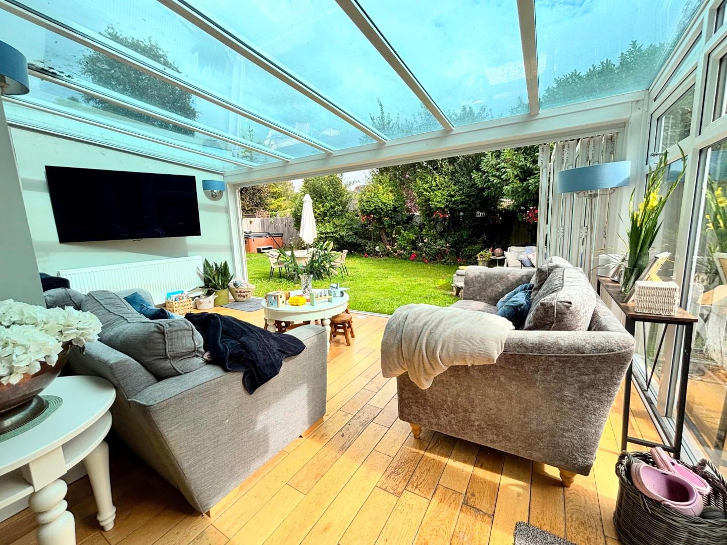 Chestnut Avenue, Wootton Village