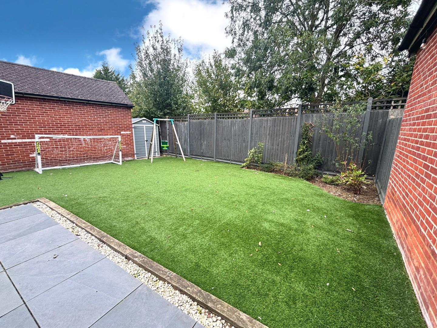 Clover Lane, Wootton