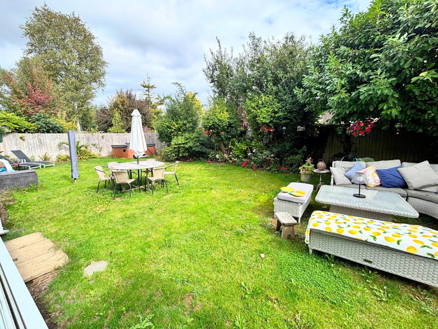 Chestnut Avenue, Wootton Village