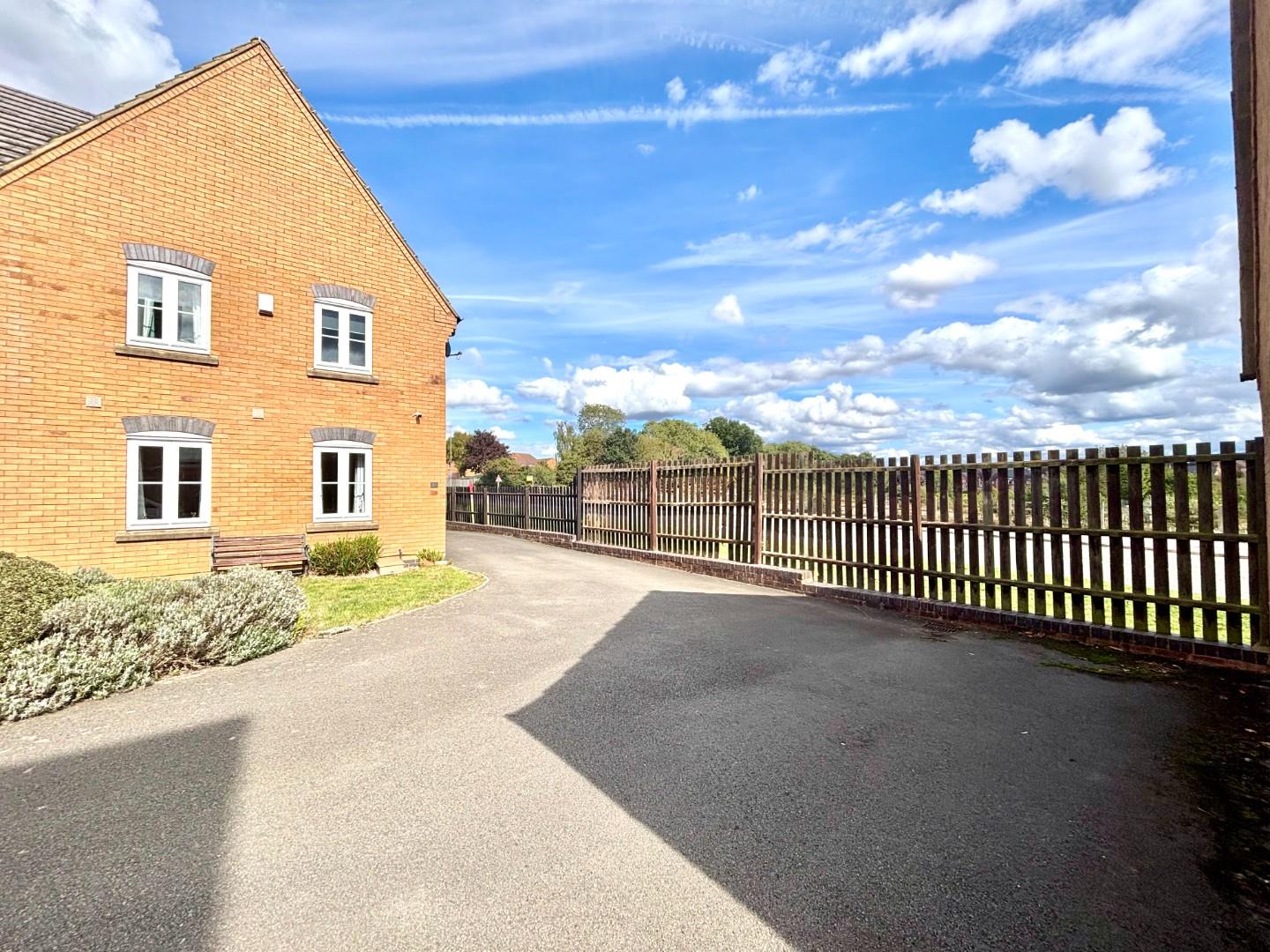 Robinson Way, Wootton Fields