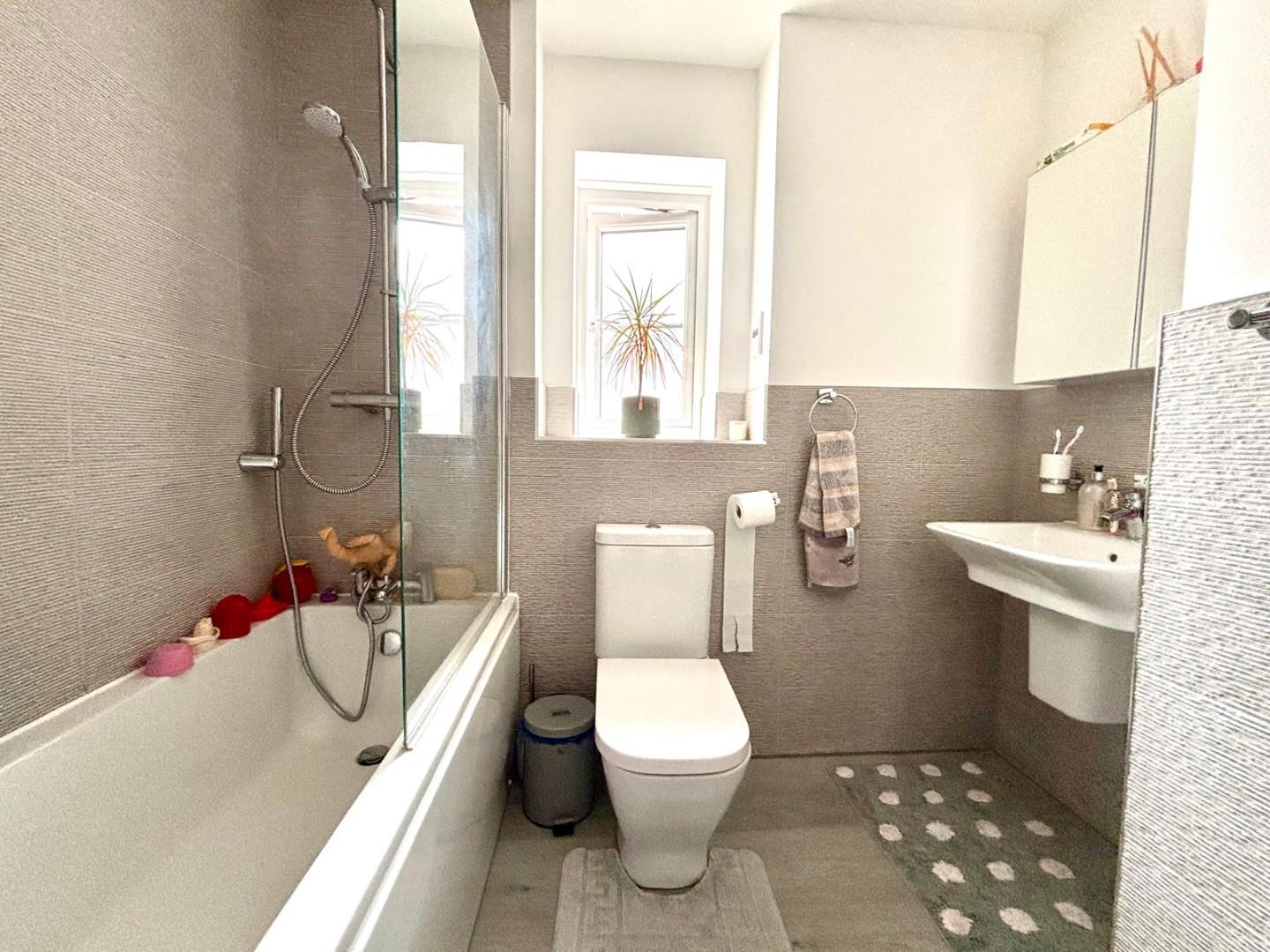 Sparrowhawk Crescent, Hardingstone