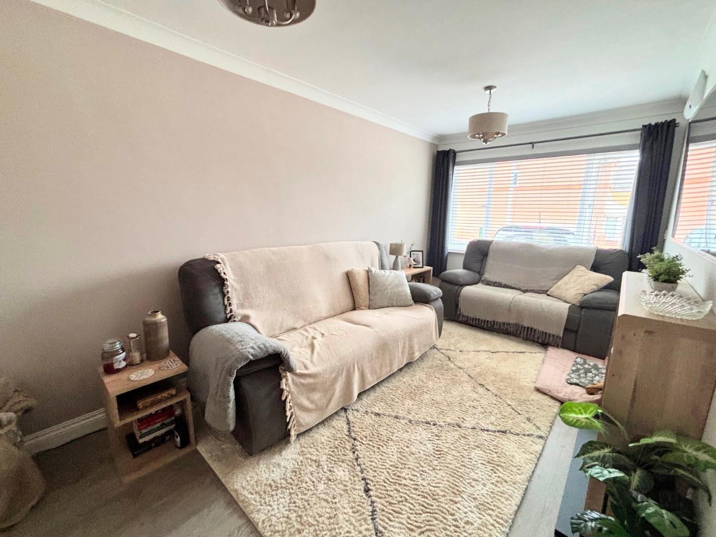 Farmers Close, Wootton Fields