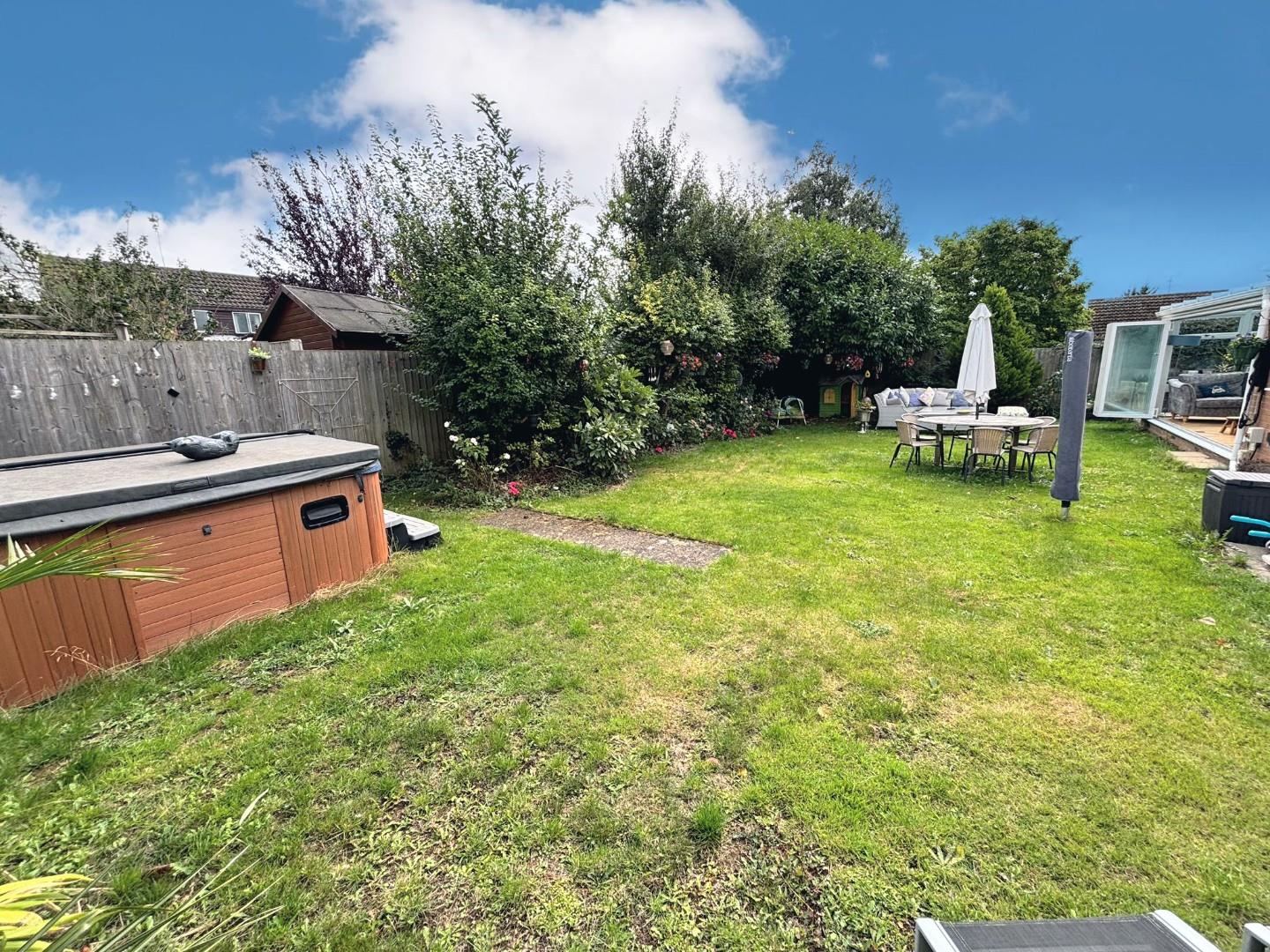 Chestnut Avenue, Wootton Village